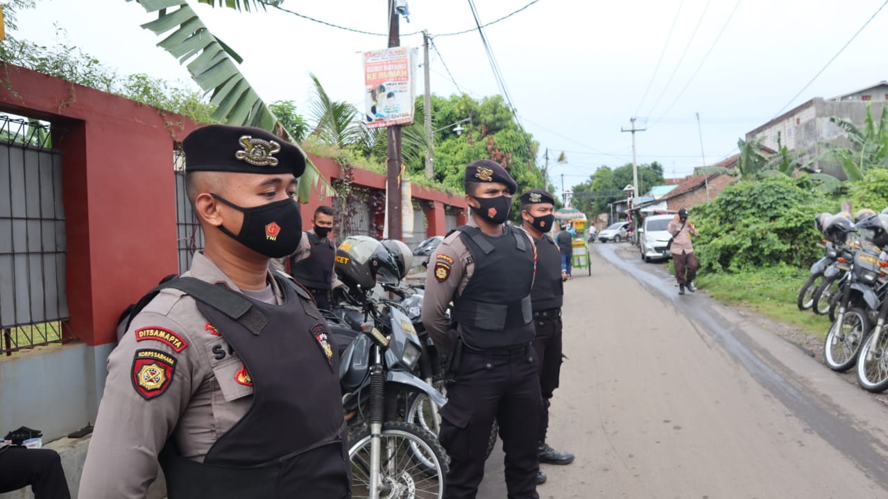 Polisi Jaga Ketat Kantor KPU Cilegon Digdaya Mediatama