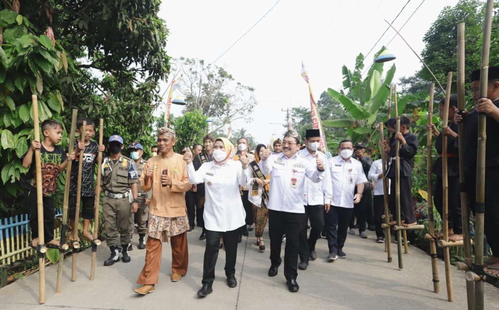 Festival Desa Wisata Cikolelet Dibuka