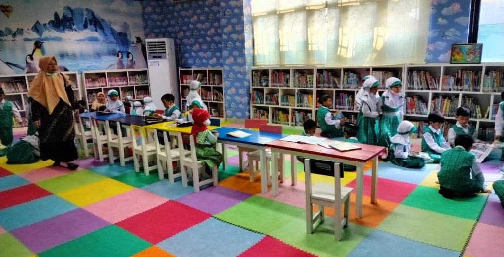 Anak-Anak TK Antusias Lakukan Kunjungan ke Dinas Perpustakaan dan Kearsipan Provinsi Banten
