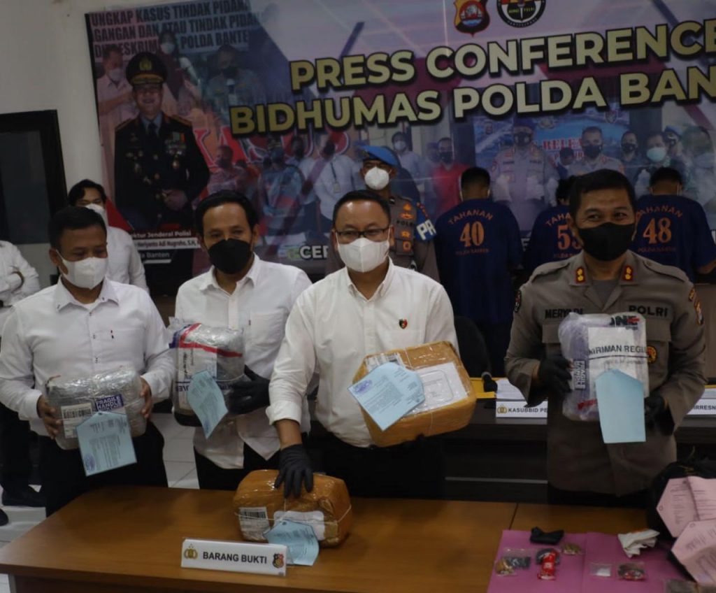 Sindikat Penjual Ganja Lewat Jasa Pengiriman Diciduk Polisi