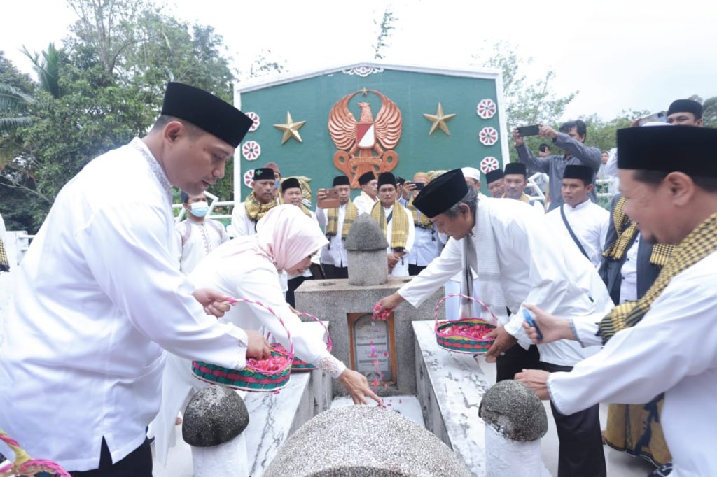 Bupati Serang dan Forkopimda Ziarah ke Makam Brigjen KH Syam'un