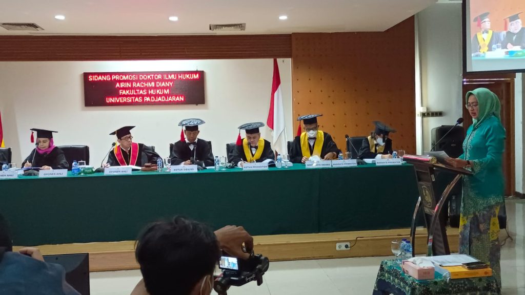 Membanggakan, Airin Rachmi Diany Raih Gelar Doktor Bidang Ilmu Hukum dengan Predikat Cumlaude