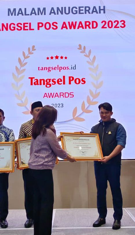 TANGSEL - Anggota DPRD Provinsi Banten Fitron Nur Ikhsan mendapatkan penghargaan dari Tangsel Pos sebagai Legislator dengan performa terbaik tahun 2022.