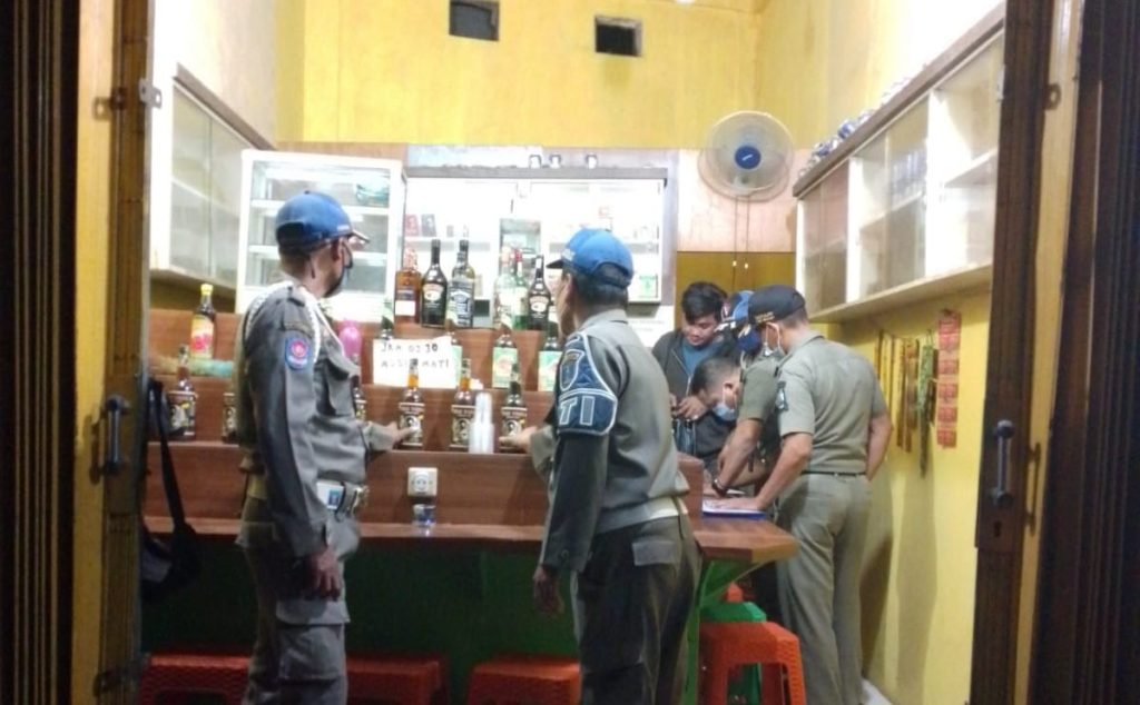 Satpol PP Kabupaten Serang Tertibkan Kegiatan Usaha di Bulan Ramadan