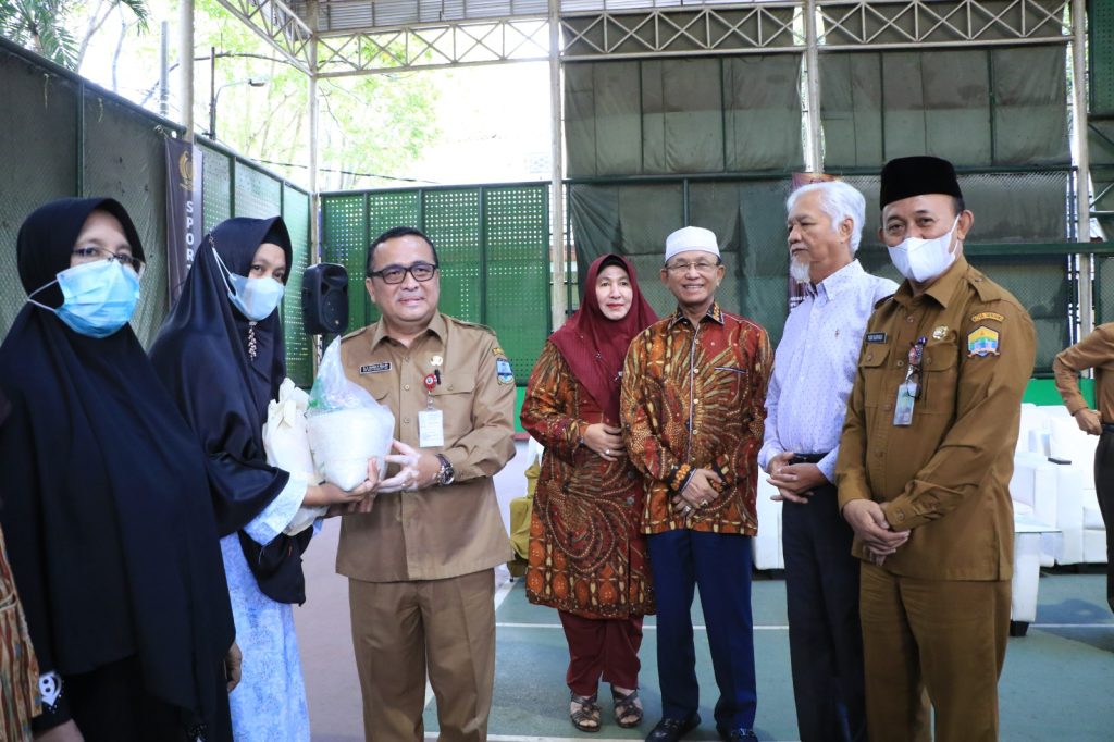 FPPP Serang Bagikan Paket Sembako