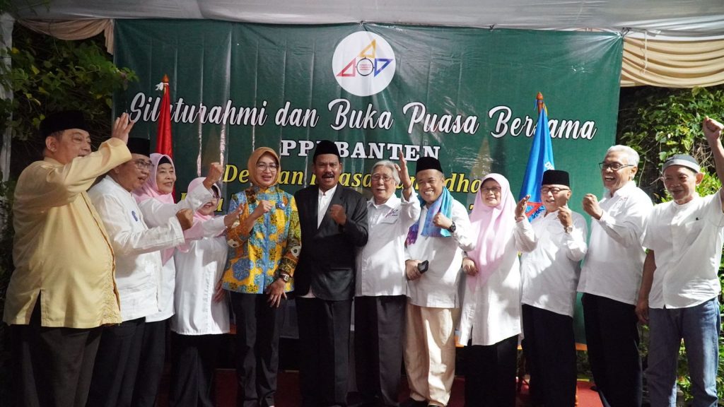 Airin Rachmi Diany Mendapat Tanda Kehormatan Dari PPI Banten