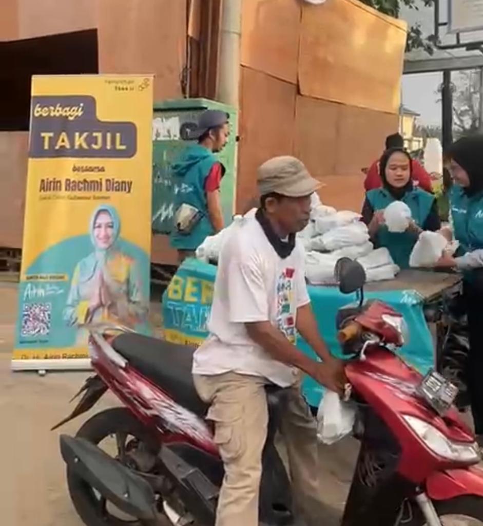 Berbagi Keceriaan Ramadhan Ala Relawan Airin Rachmi Diany