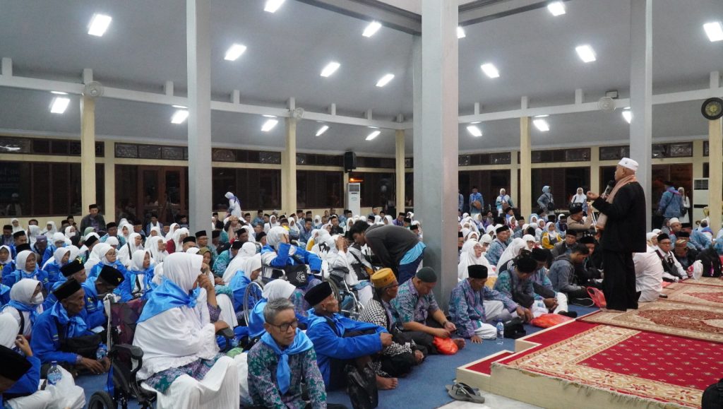 Jemaah Haji Kloter 16 Diberangkatkan, Bupati Pandeglang: Gunakan Kesempatan Baik untuk Ibadah