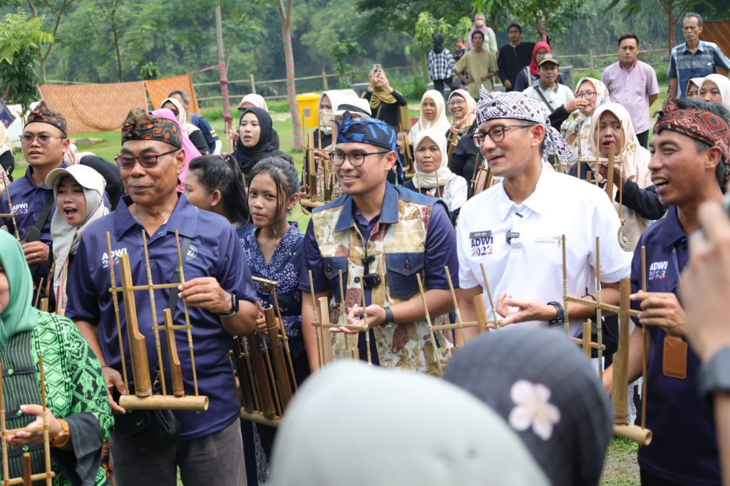 Masuk ke dalam 75 Desa Wisata Terbaik, Pilar Dampingi Sandiaga Uno Kunjungi Kampung Keranggan
