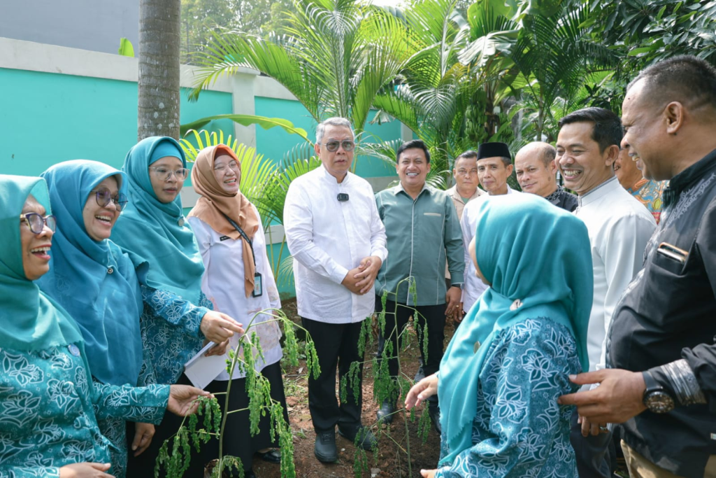 Hadiri Gerakan Menanam Sejuta Pohon Kelor, Benyamin: Banyak Manfaat dan Penting untuk Ketahanan Pangan