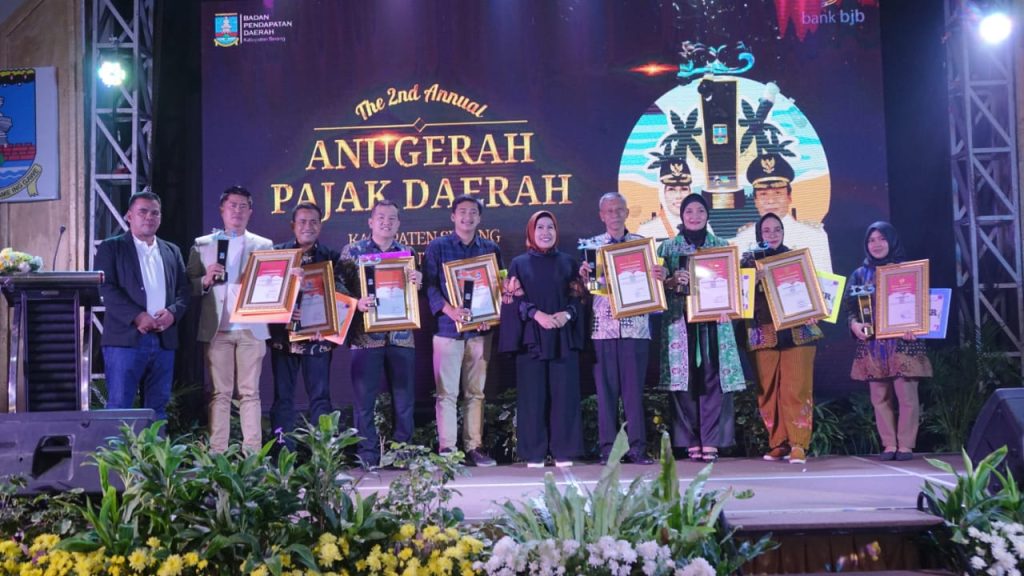 Bupati Serang Beri Penghargaan Puluhan Wajib Pajak
