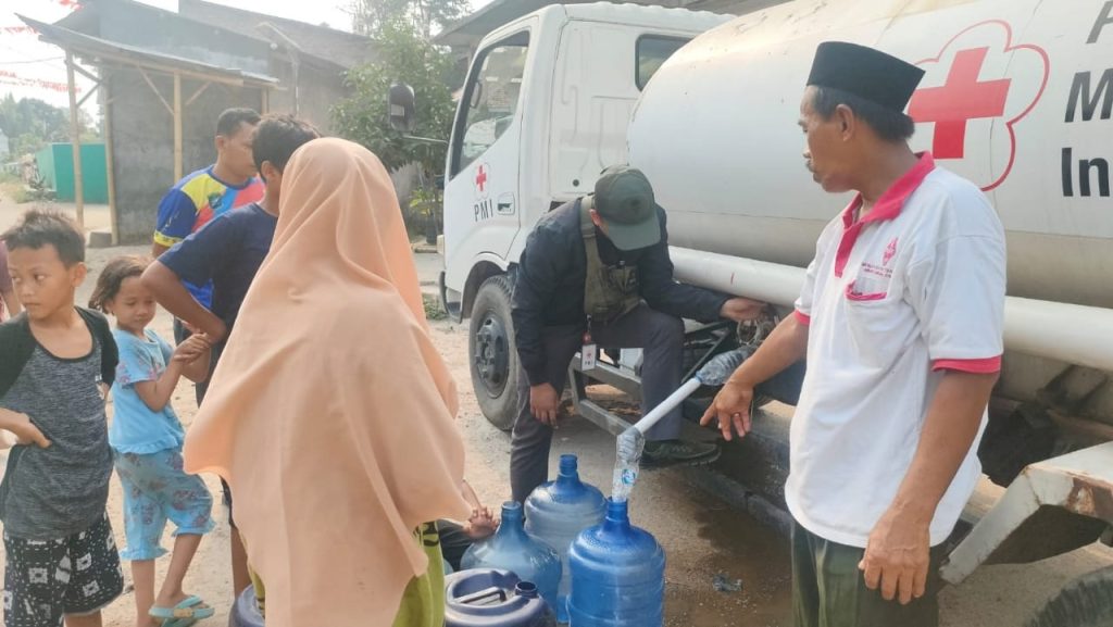 Bantu Warga Terdampak Kekeringan, PMI Banten Distribusikan Air Bersih