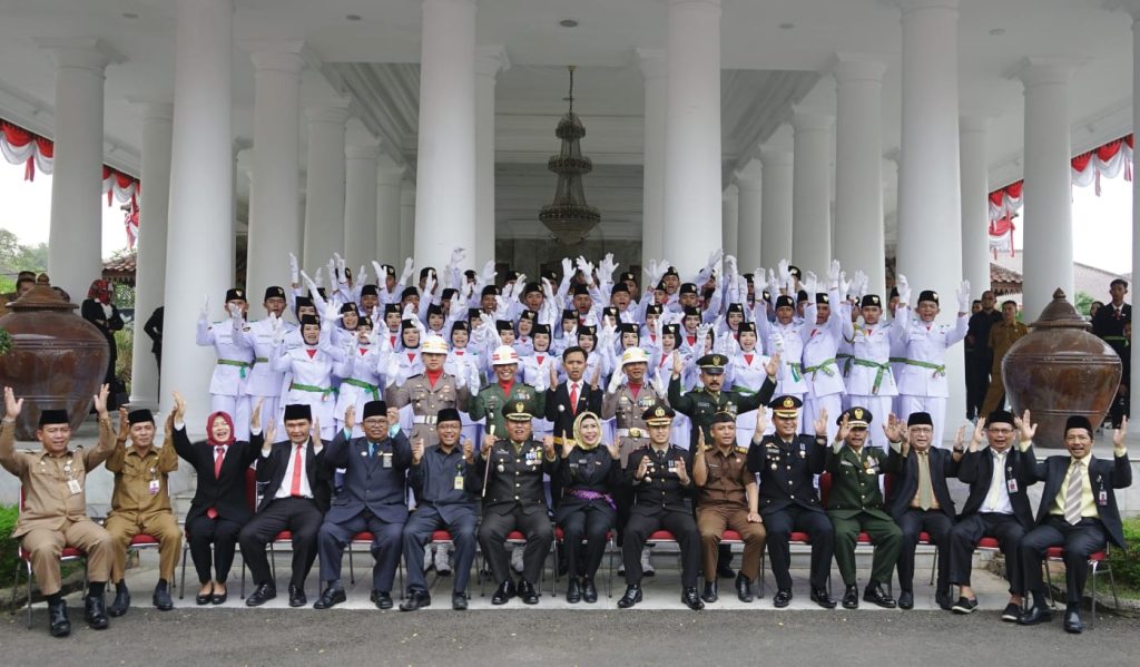 Bupati Serang Kukuhkan Petugas Pengibar Bendera HUT RI ke-78