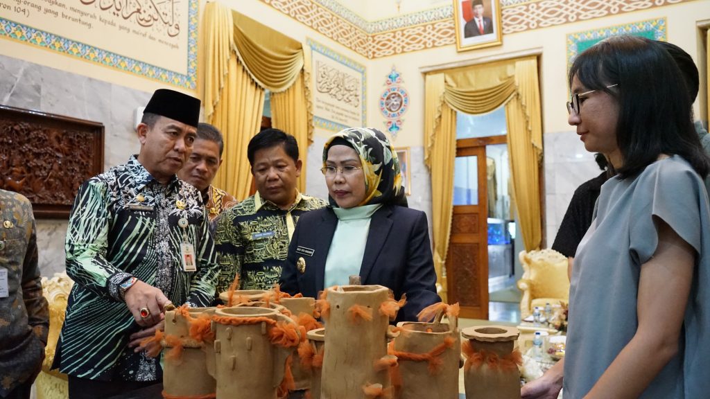 Bupati Serang Terus Kembangkan Industri Gerabah