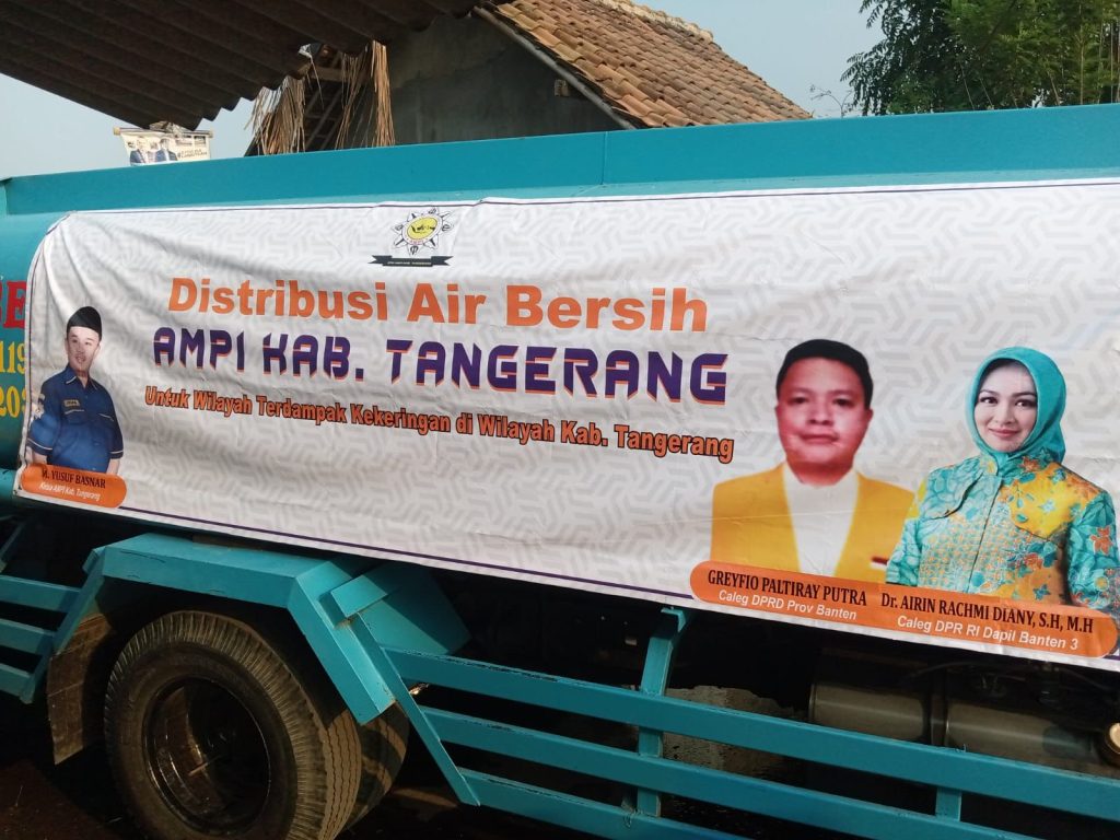 Bantu Kesulitan Masyarakat, Airin Bersama Greyfio dan AMPI Kabupaten Tangerang Salurkan Bantuan Air Bersih