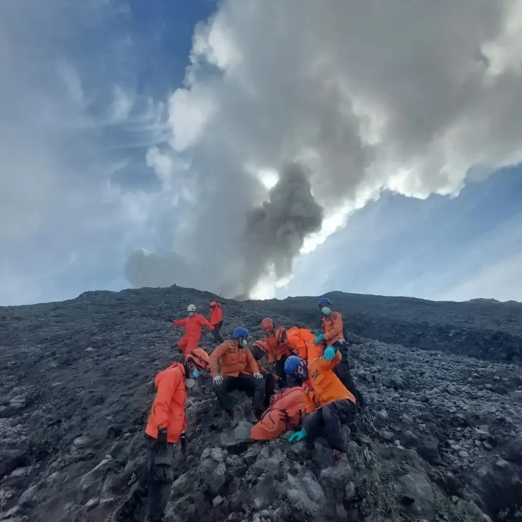 BNPB Sebut 15 Pendaki Meninggal Dunia Akibat Terdampak Erupsi Gunung Marapi, 8 Orang Masih Dicari