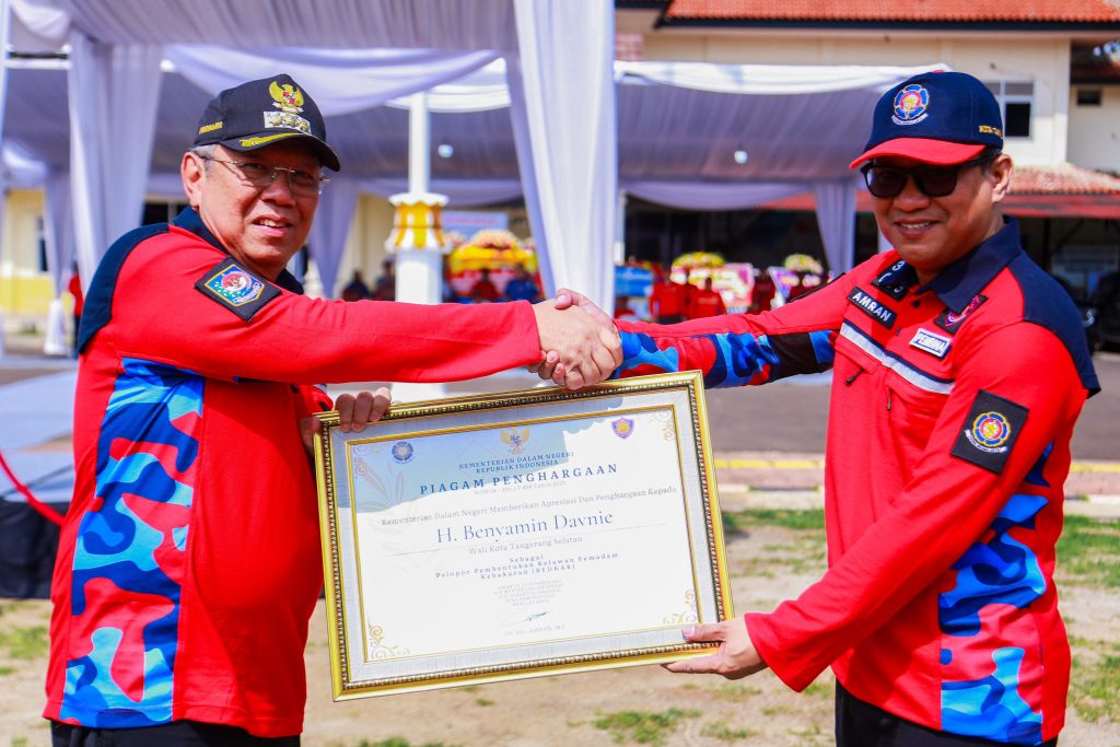 Bentuk 1.500 Relawan Pemadam Kebakaran, Wali Kota Benyamin Diberi Penghargaan oleh Kemendagri