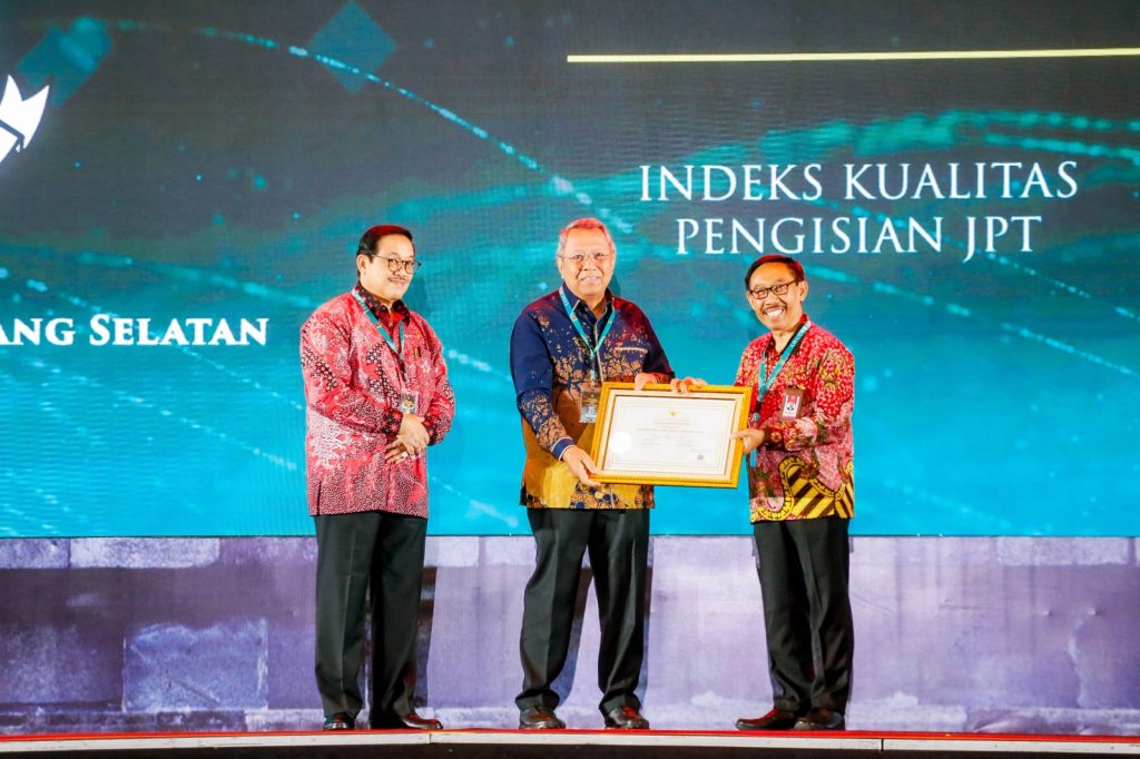 Pemkot Tangsel Raih Dua Penghargaan Predikat Tertinggi di Ajang Anugerah Meritokrasi KASN Tahun 2023