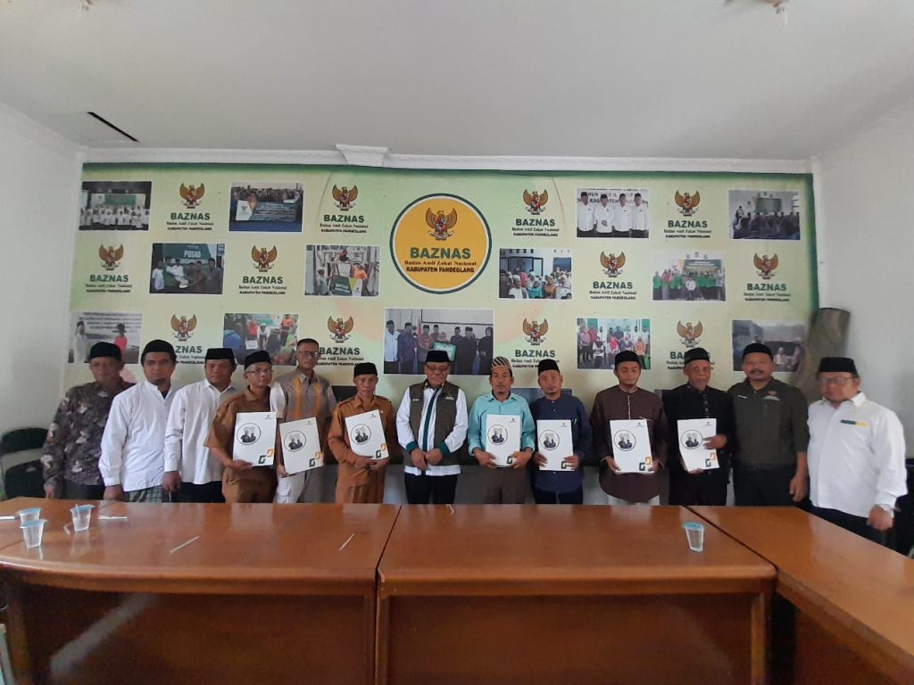 Baznas Pandeglang Salurkan Bantuan Sarana Keagamaan