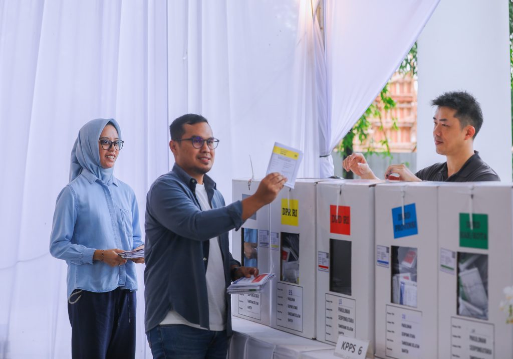 Wakil Walikota Pilar Gunakan Hak Pilihnya di TPS 28 Sutera Narada