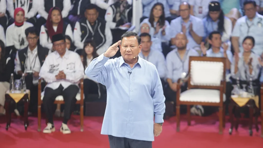 Para Pendukung Berdiri-Tepuk Tangan Saat Prabowo Sampaikan Closing Statement