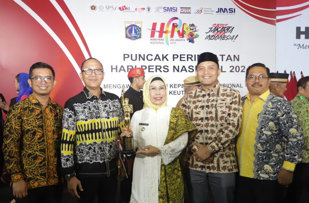 Bupati Serang Raih Anugerah PWI 2024