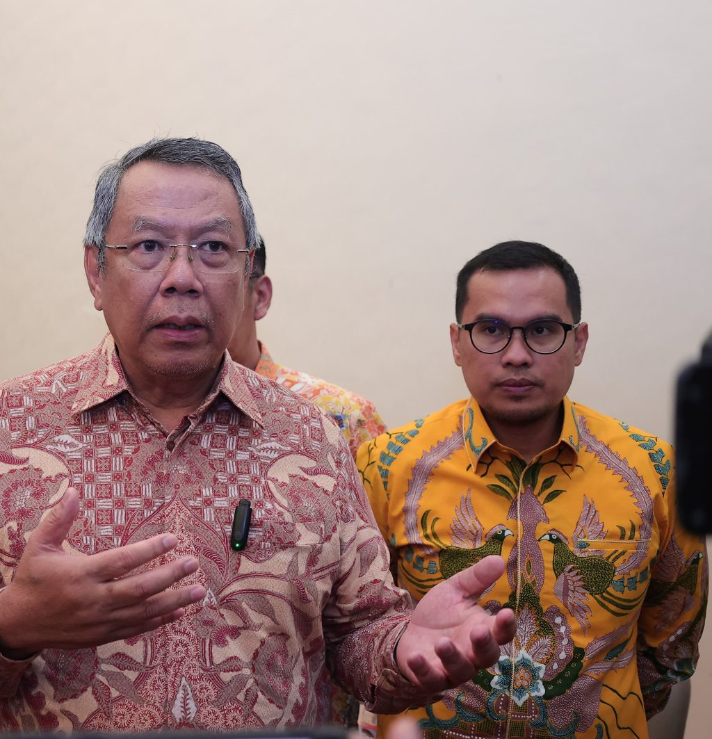 Pemkot Tangsel Berikan Bantuan Biaya Pendidikan untuk Jenjang Perguruan Tinggi