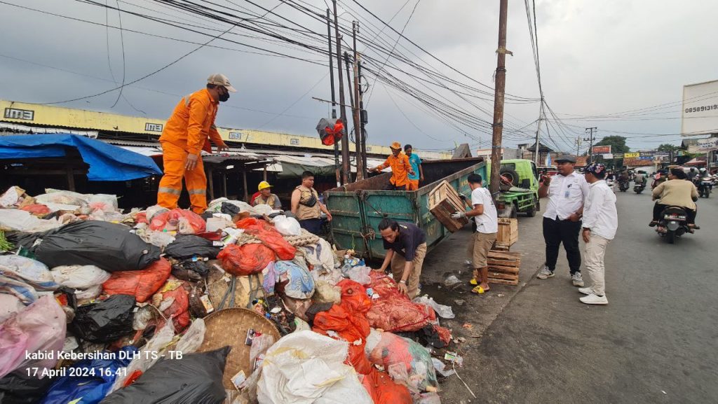 Pemkot Tangsel Angkut Ratusan Ton Sampah Selama Libur Lebaran