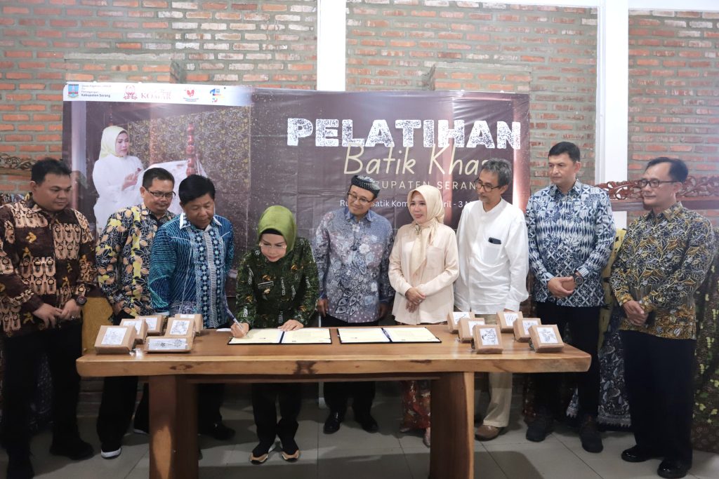 Kembali Latih Warga Membatik, Bupati Serang Komitmen Jaga Budaya