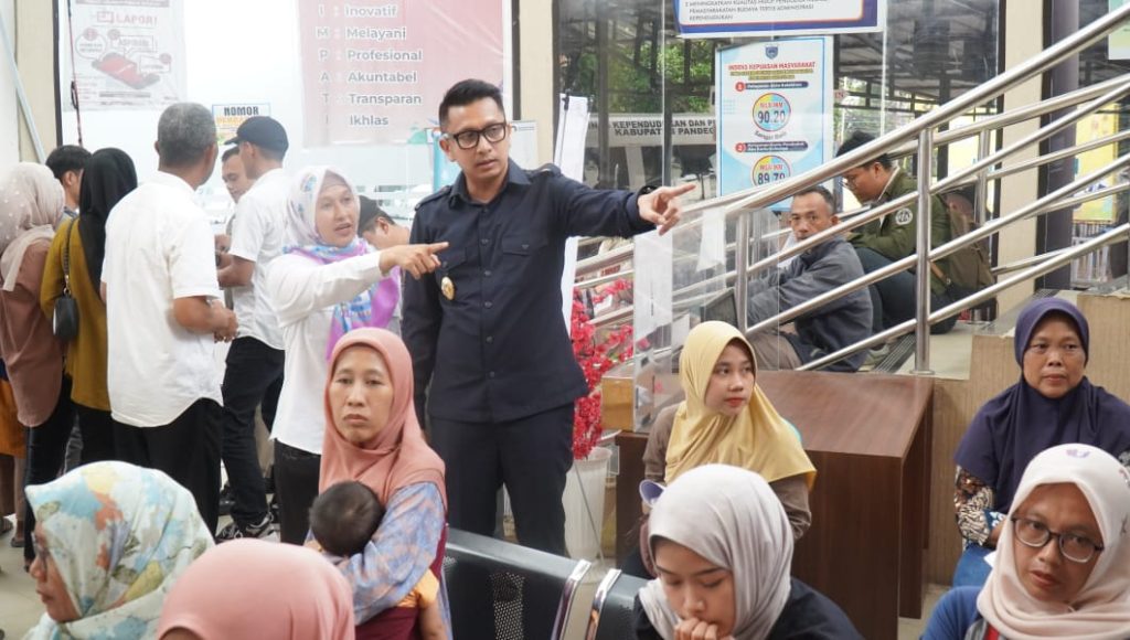 Sidak ke Disdukcapil, Wabup Pandeglang Periksa Proses Pengurusan Dokumen Kependudukan