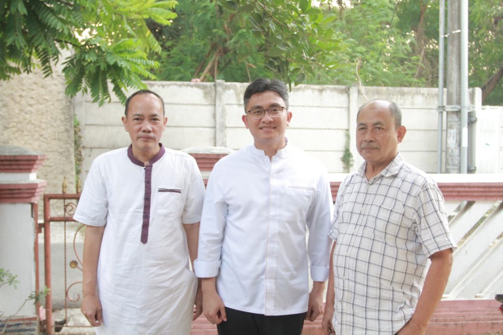 SERANG - Sesepuh Partai Amanat Nasional (PAN) Banten Ade Muchlas Syarif, menyatakan dukungan kepada bakal calon Bupati Serang Andika Hazrumy di Pilkada Kabupaten Serang 2024.