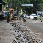 Pemasangan U-Ditch di Jalan Raya Pandeglang No 3 Timbulkan Kemacetan Hingga 1 Kilometer
